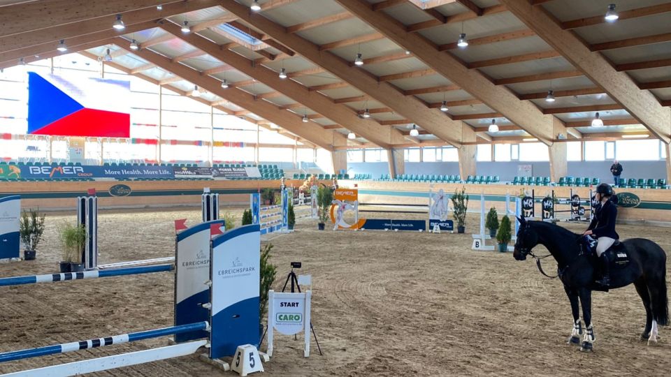 Česká ekipa v Magna Racinu. Bartoňková a Papoušek zahájili vítězstvím