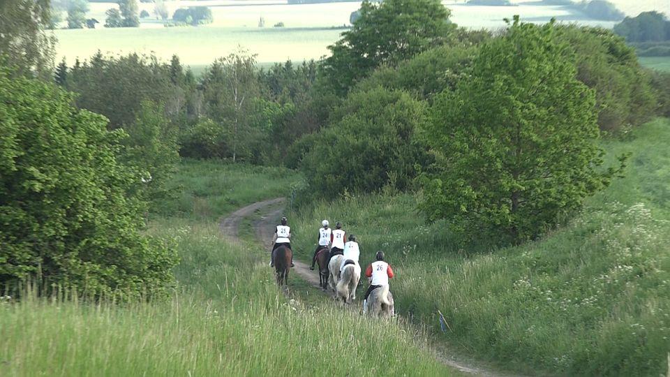 Jadlovský si ve Weikersdorfu dojel s Karisou pro vítězství na 100 km